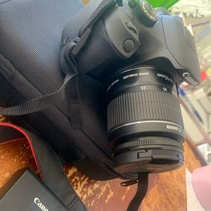 canon eos rebel t6 camera with case, lighting kit and portable tripod